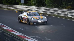 Voiture de course sur un circuit